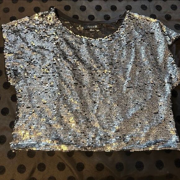 Forever 21 Tops - Forever 21 Silver Sequin Crop Top – Size Large